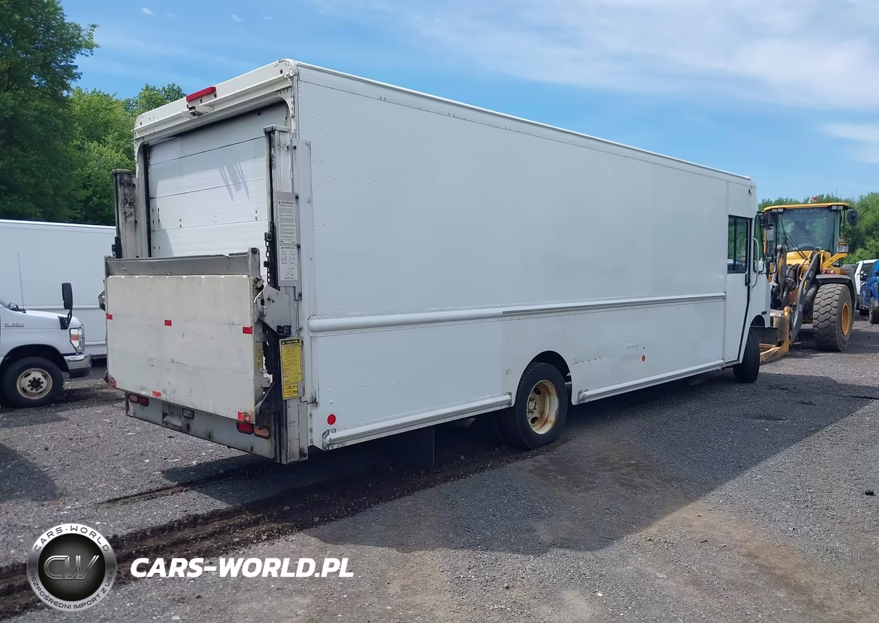 2012 Freightliner Chassis M Line Walk-In Van VIN:4UZAC3DV1CCBT7128 - 4