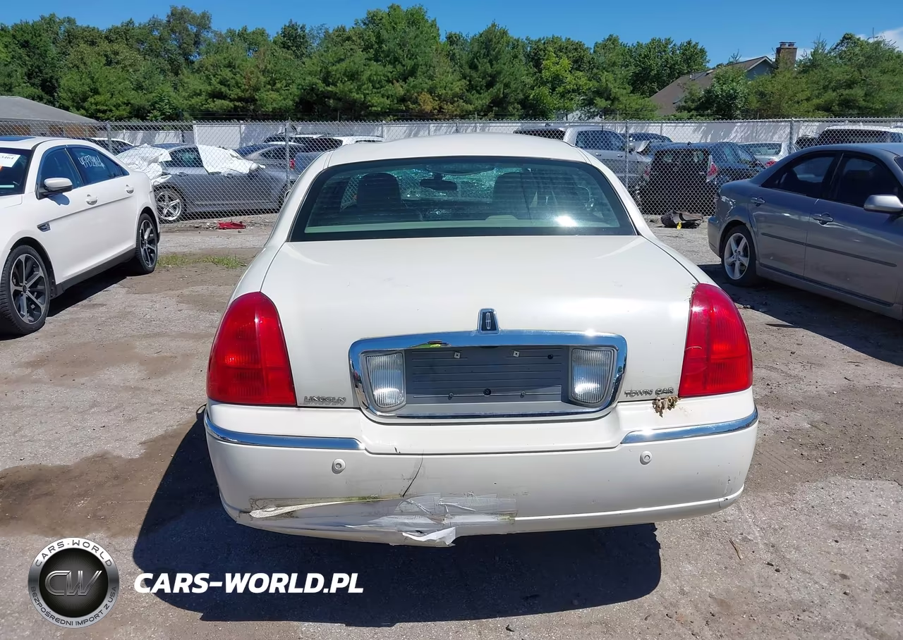 2003 Lincoln Town Car Signature VIN:1LNHM82W93Y653371 - 16