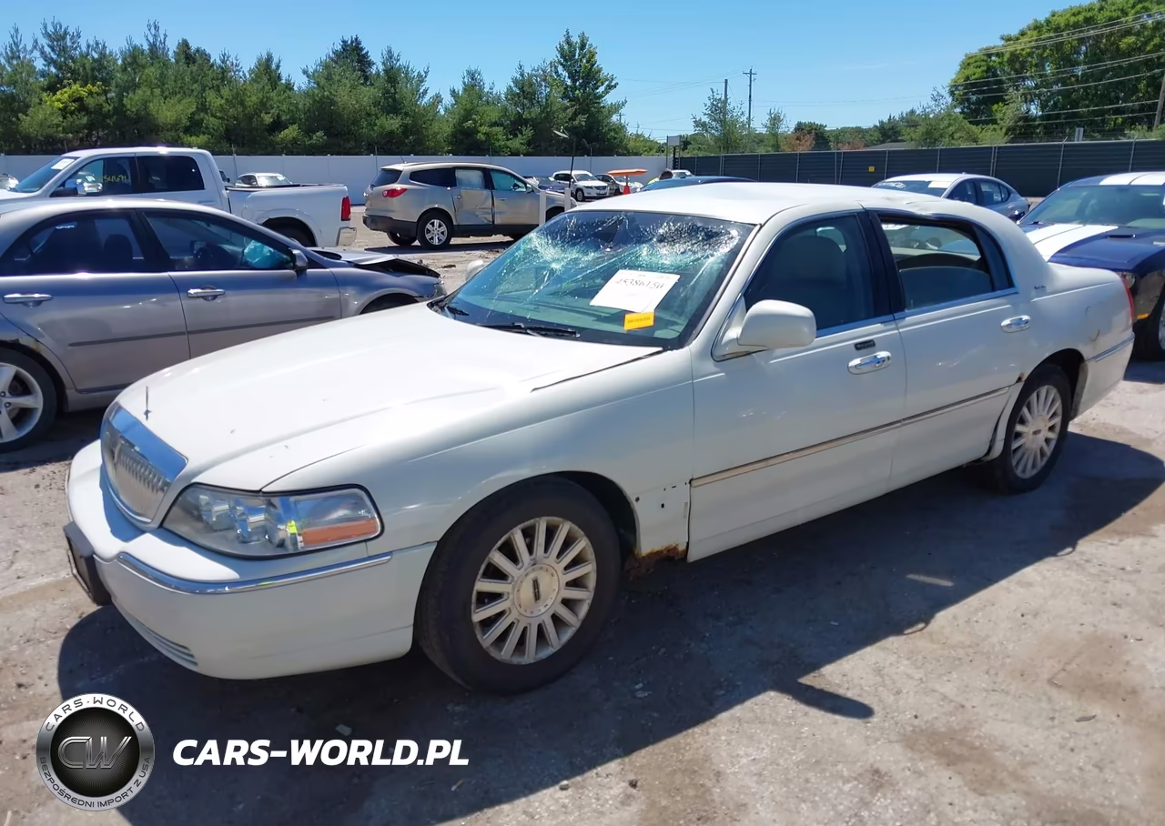 2003 Lincoln Town Car Signature VIN:1LNHM82W93Y653371 - 2