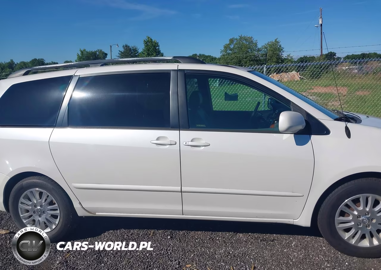 2010 Toyota Sienna Xle VIN:5TDYK4CC2AS331011 - 13