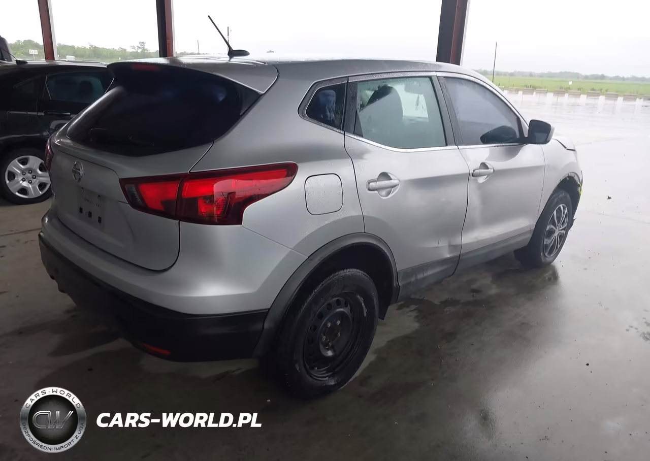 2018 Nissan Rogue Sport S VIN:JN1BJ1CP5JW155732 - 4