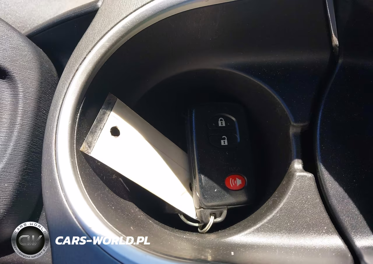 2015 Toyota Prius Two VIN:JTDKN3DU8F1878383 - 11