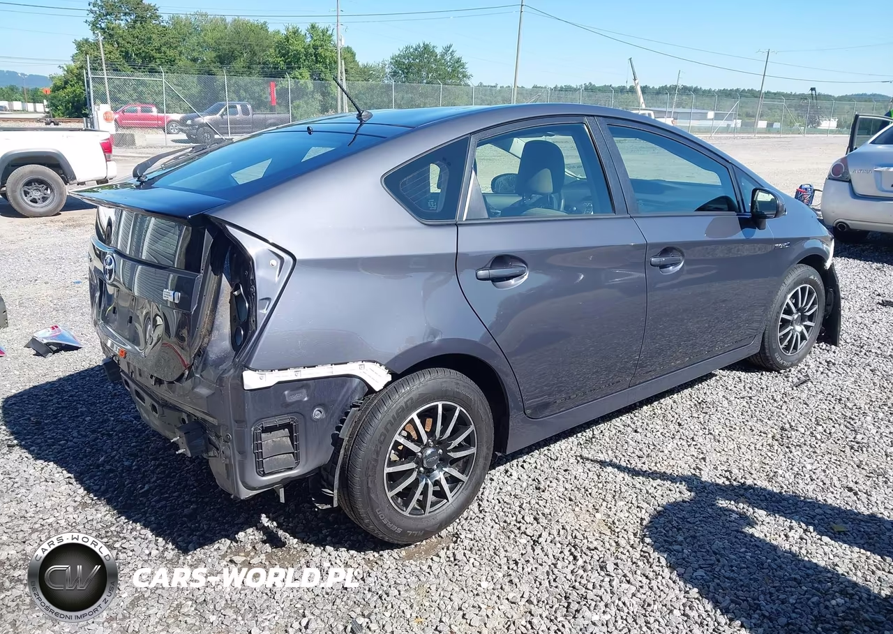 2015 Toyota Prius Two VIN:JTDKN3DU8F1878383 - 4