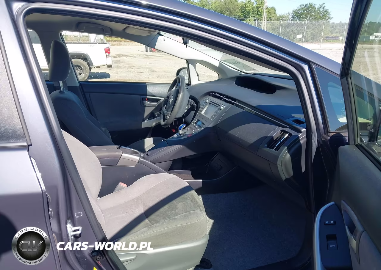 2015 Toyota Prius Two VIN:JTDKN3DU8F1878383 - 5