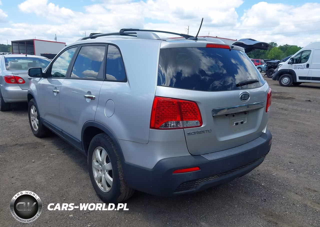 2011 Kia Sorento Lx VIN:5XYKT4A19BG183460 - 3