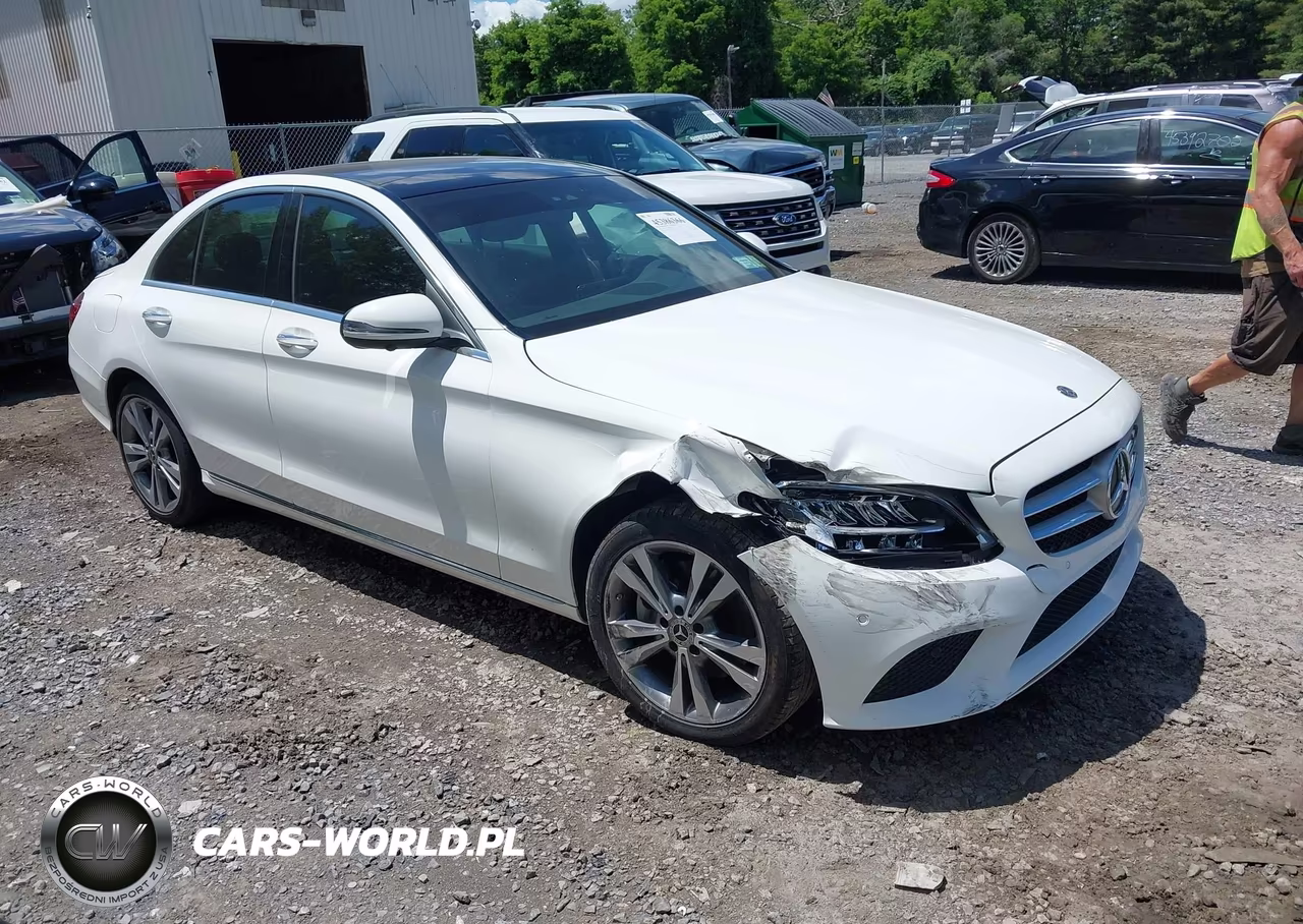 2021 Mercedes-Benz C 300 4Matic – zdjęcie 1 z 15