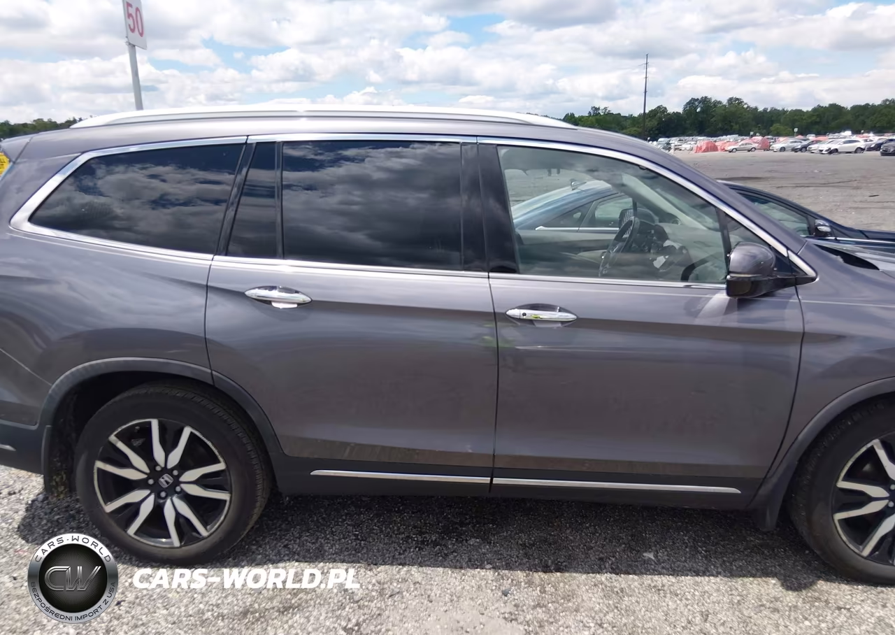 2019 Honda Pilot Touring VIN:5FNYF6H69KB023634 - 13