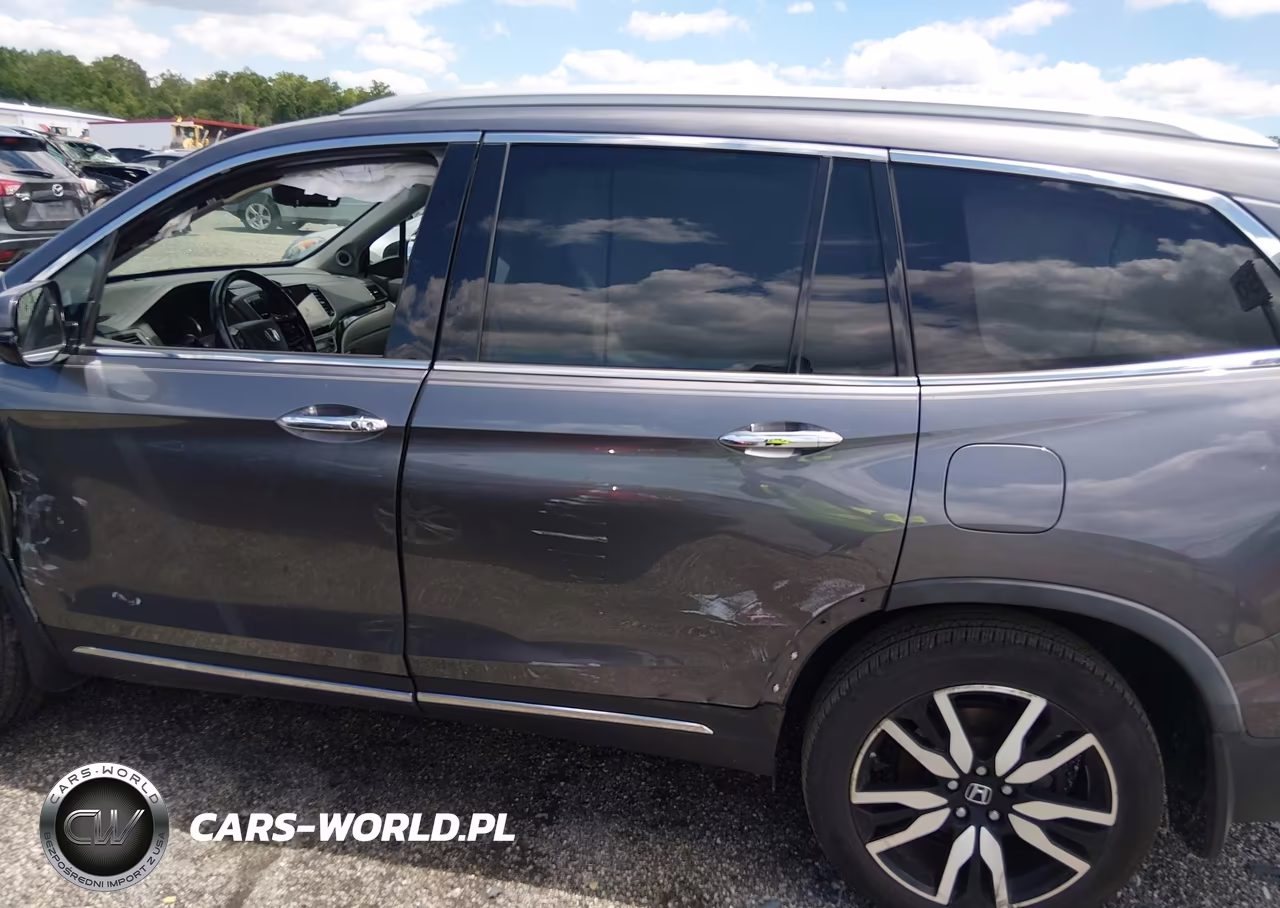 2019 Honda Pilot Touring VIN:5FNYF6H69KB023634 - 14