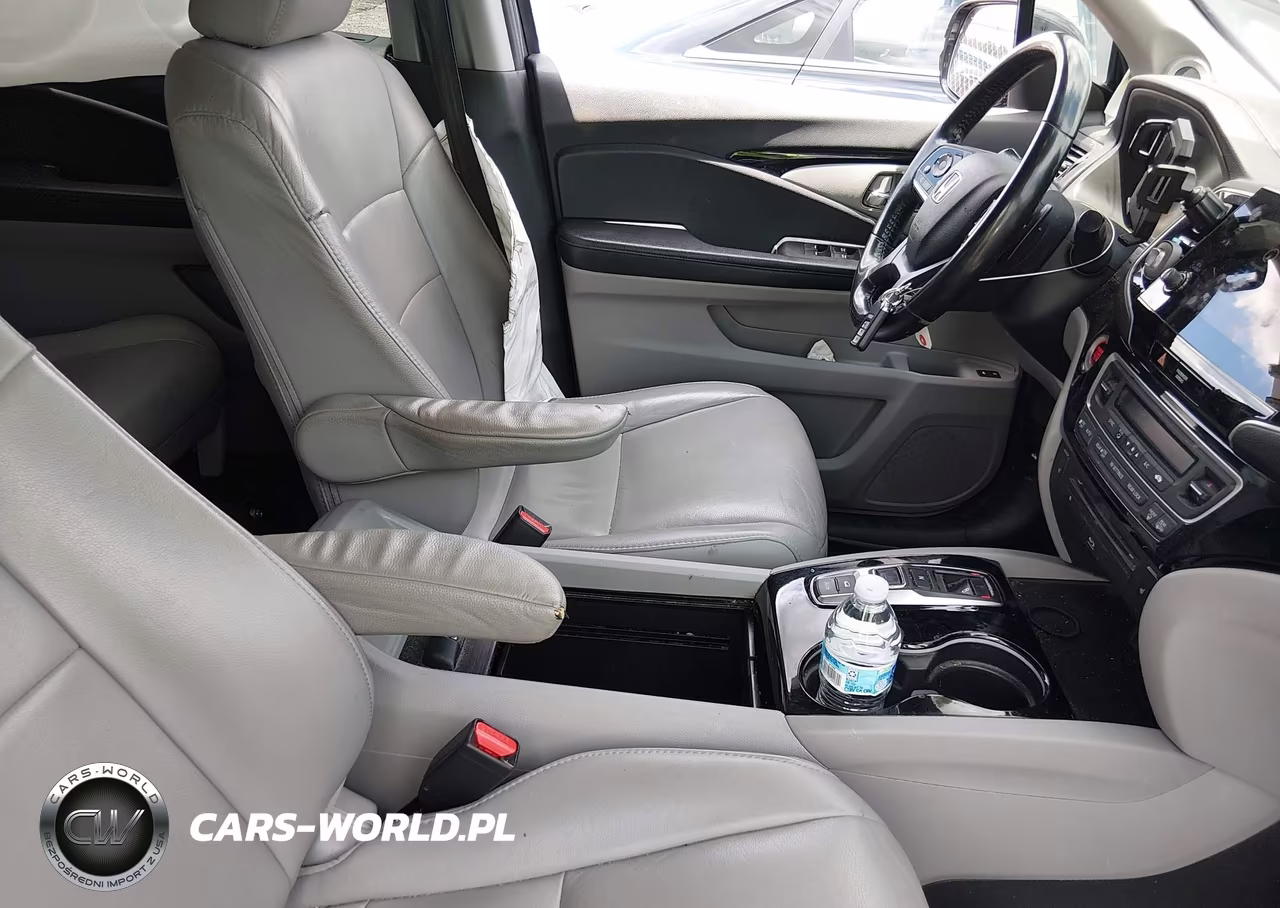 2019 Honda Pilot Touring VIN:5FNYF6H69KB023634 - 5