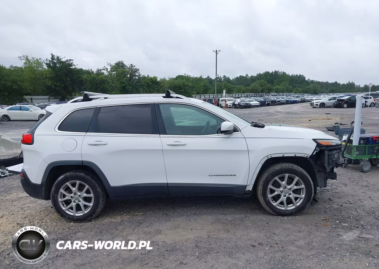 2015 Jeep Cherokee Latitude VIN:1C4PJLCB4FW578697 - 14