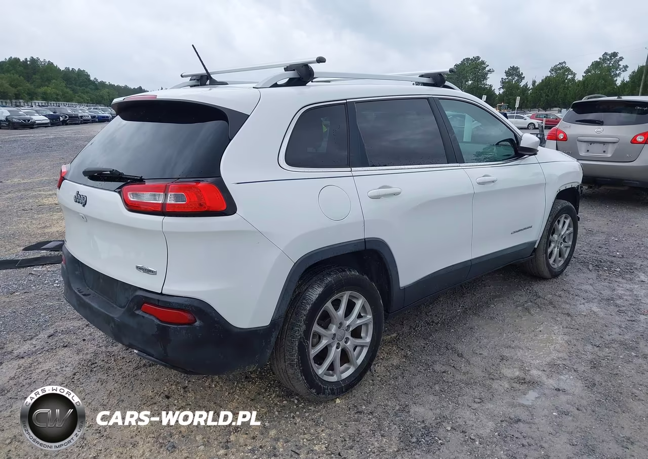 2015 Jeep Cherokee Latitude VIN:1C4PJLCB4FW578697 - 4