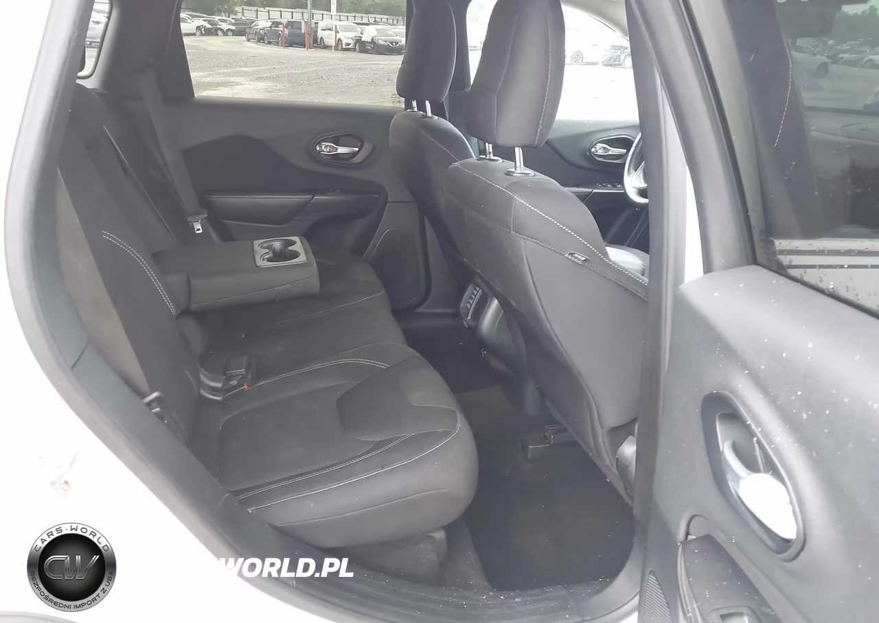 2015 Jeep Cherokee Latitude VIN:1C4PJLCB4FW578697 - 8