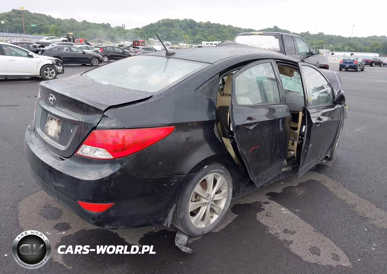 2013 Hyundai Accent Gls VIN:KMHCU4AE7DU307839 - 4