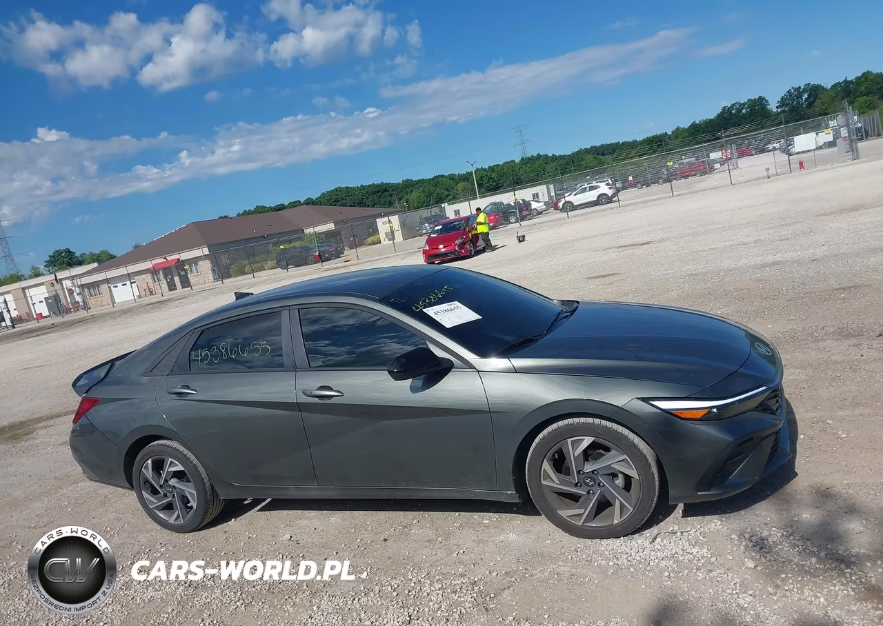 2025 Hyundai Elantra Sel Sport VIN:KMHLM4DG6SU068732 - 13