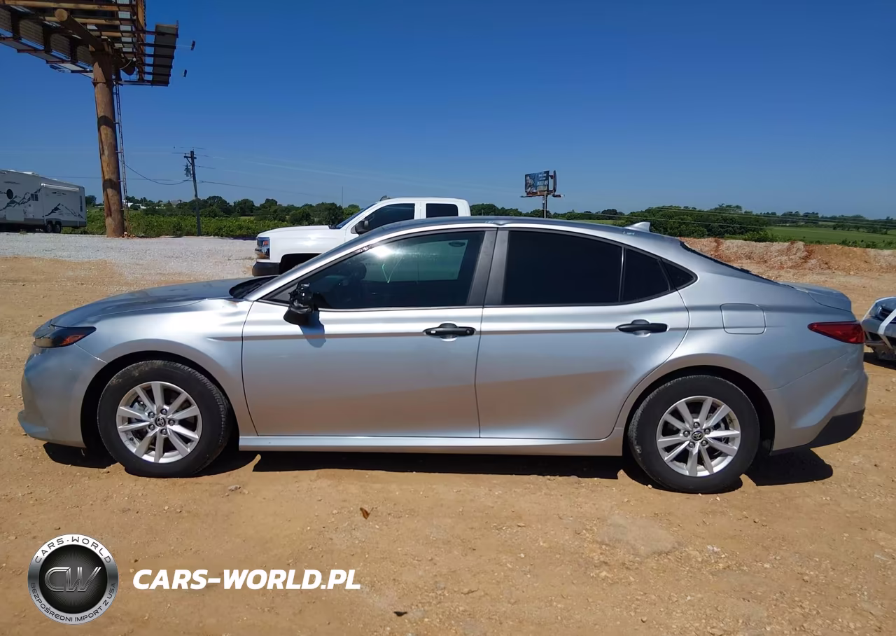 2025 Toyota Camry Le VIN:4T1DAACK9SU541248 - 16