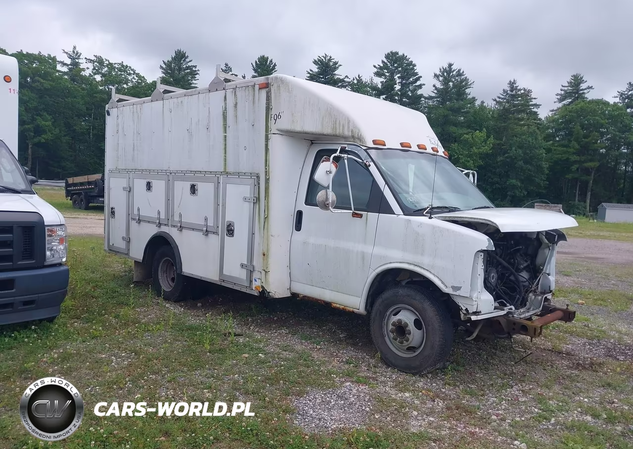 2005 Chevrolet Express Cutaway Base W-C7L-C7N