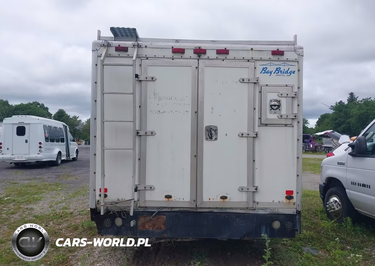 2005 Chevrolet Express Cutaway Base W-C7L-C7N VIN:1GBJG31U351202047 - 11