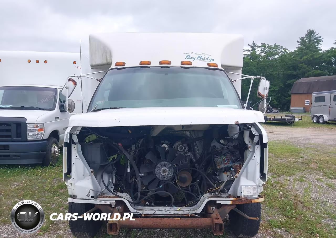 2005 Chevrolet Express Cutaway Base W-C7L-C7N VIN:1GBJG31U351202047 - 21