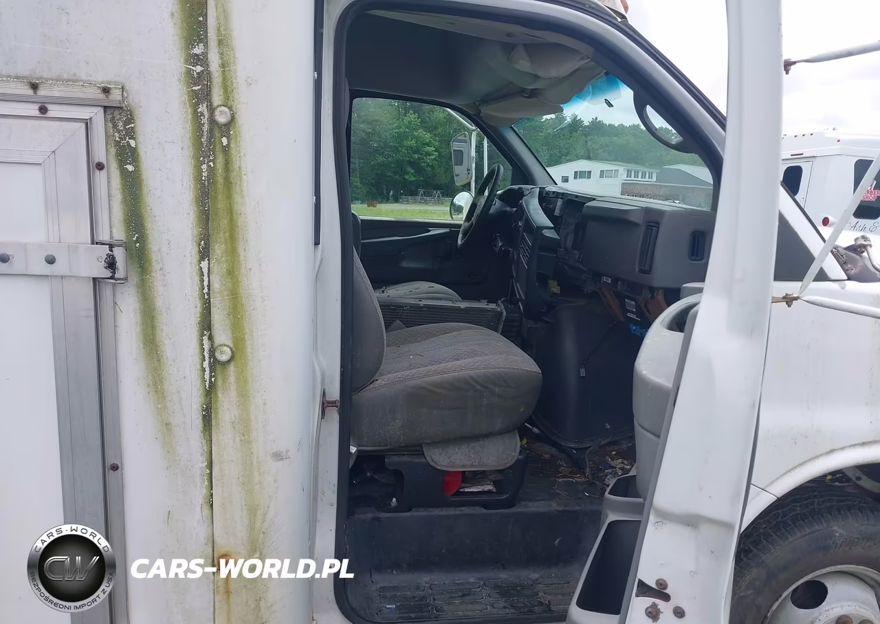 2005 Chevrolet Express Cutaway Base W-C7L-C7N VIN:1GBJG31U351202047 - 7