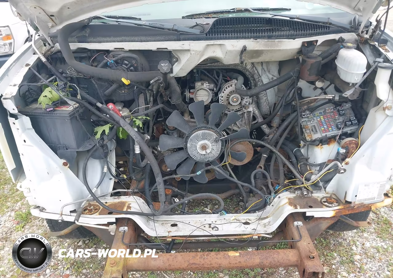 2005 Chevrolet Express Cutaway Base W-C7L-C7N VIN:1GBJG31U351202047 - 9