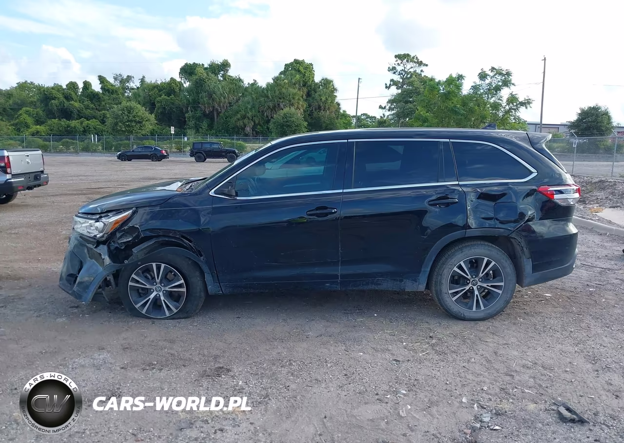 2018 Toyota Highlander Le Plus VIN:5TDZZRFH1JS240137 - 14