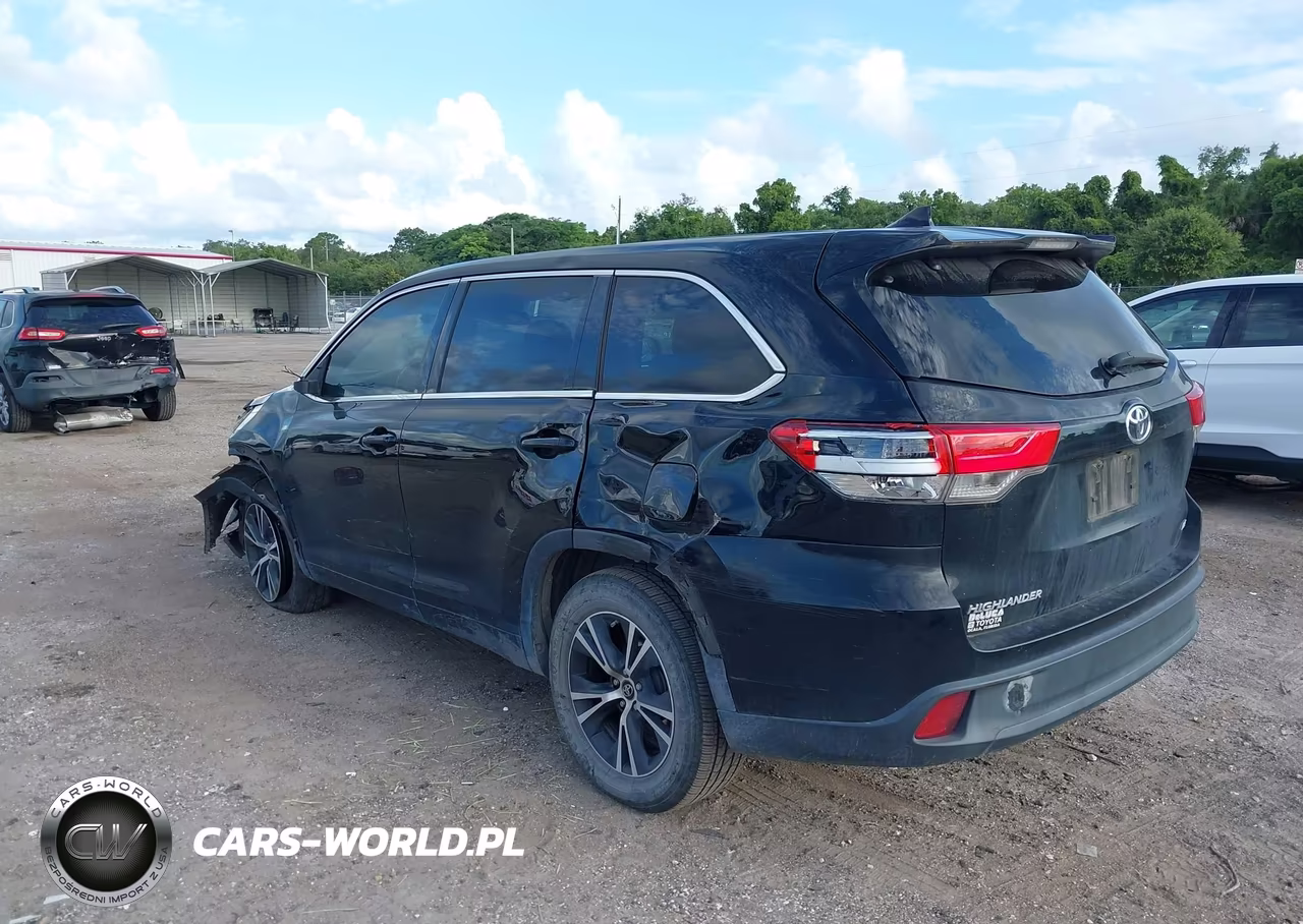 2018 Toyota Highlander Le Plus VIN:5TDZZRFH1JS240137 - 3