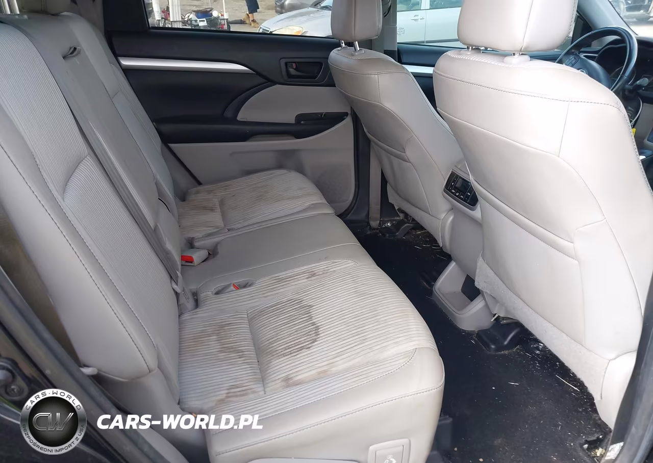 2018 Toyota Highlander Le Plus VIN:5TDZZRFH1JS240137 - 8