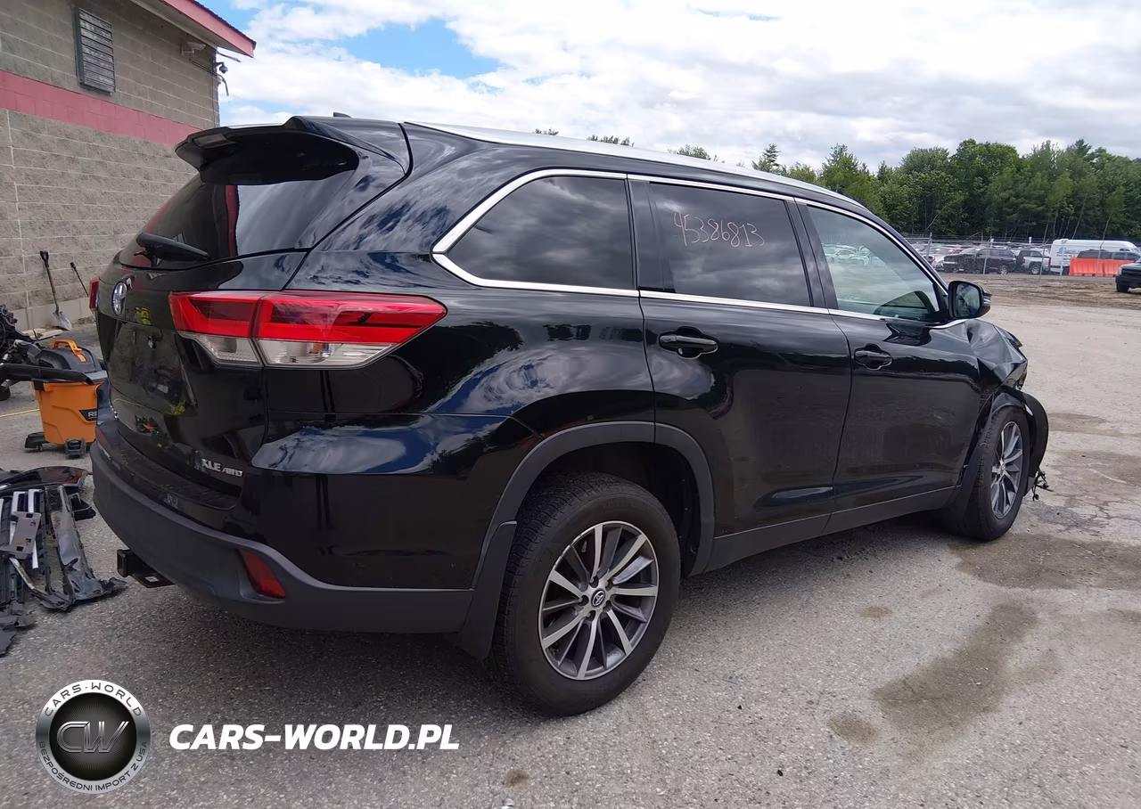 2019 Toyota Highlander Xle VIN:5TDJZRFH0KS588574 - 4