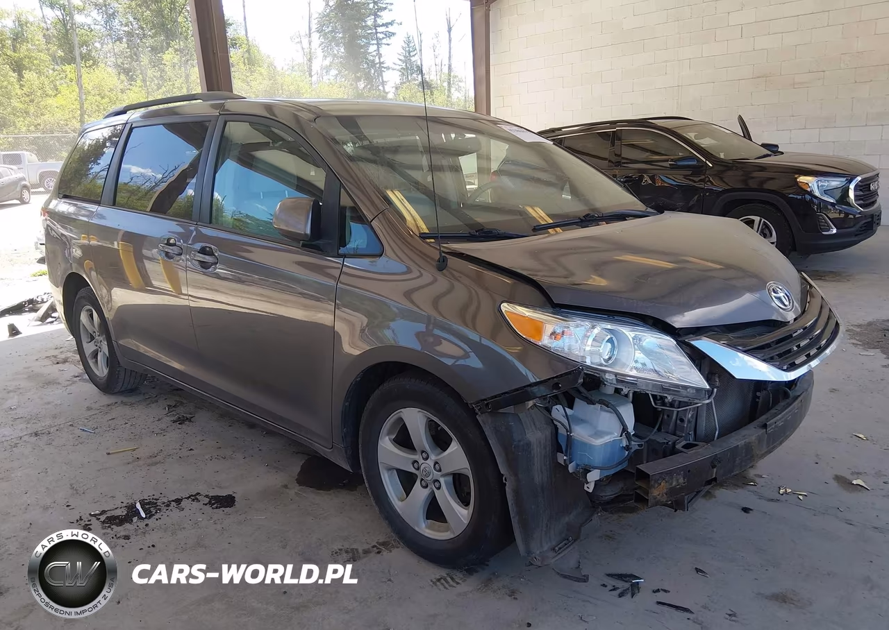 2012 Toyota Sienna Le V6 8 Passenger