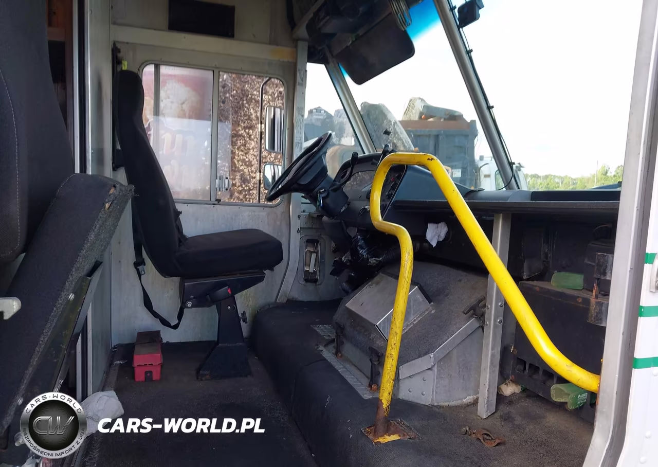 2012 Ford F-59 Commercial Stripped VIN:1F66F5KY1C0A06261 - 6