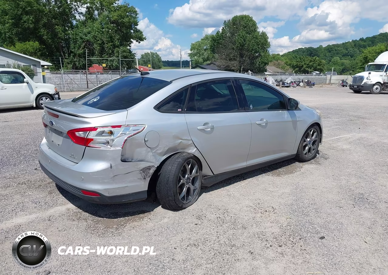2014 Ford Focus Se VIN:1FADP3F23EL223913 - 4