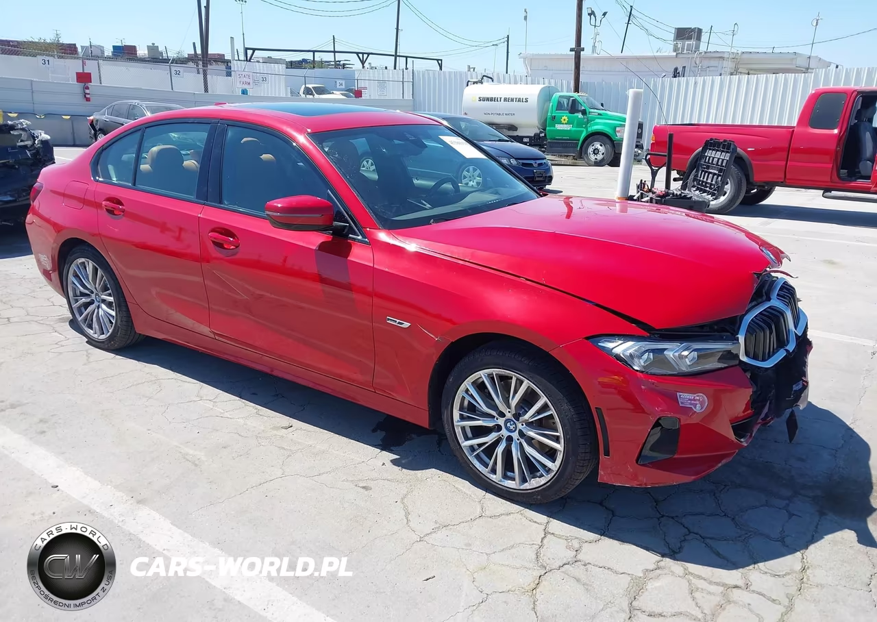 2023 BMW 330E – zdjęcie 1 z 16