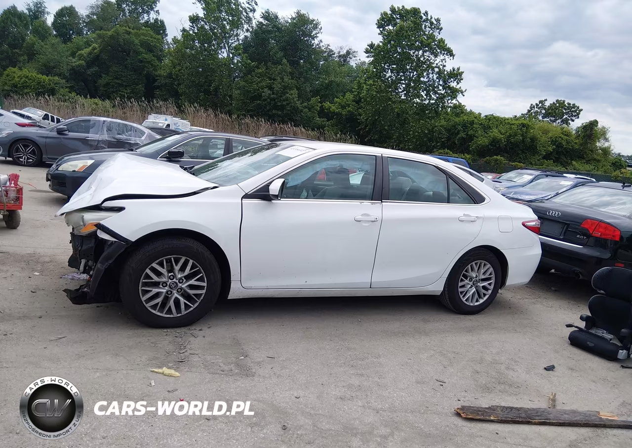 2016 Toyota Camry Le VIN:4T4BF1FK4GR571761 - 15