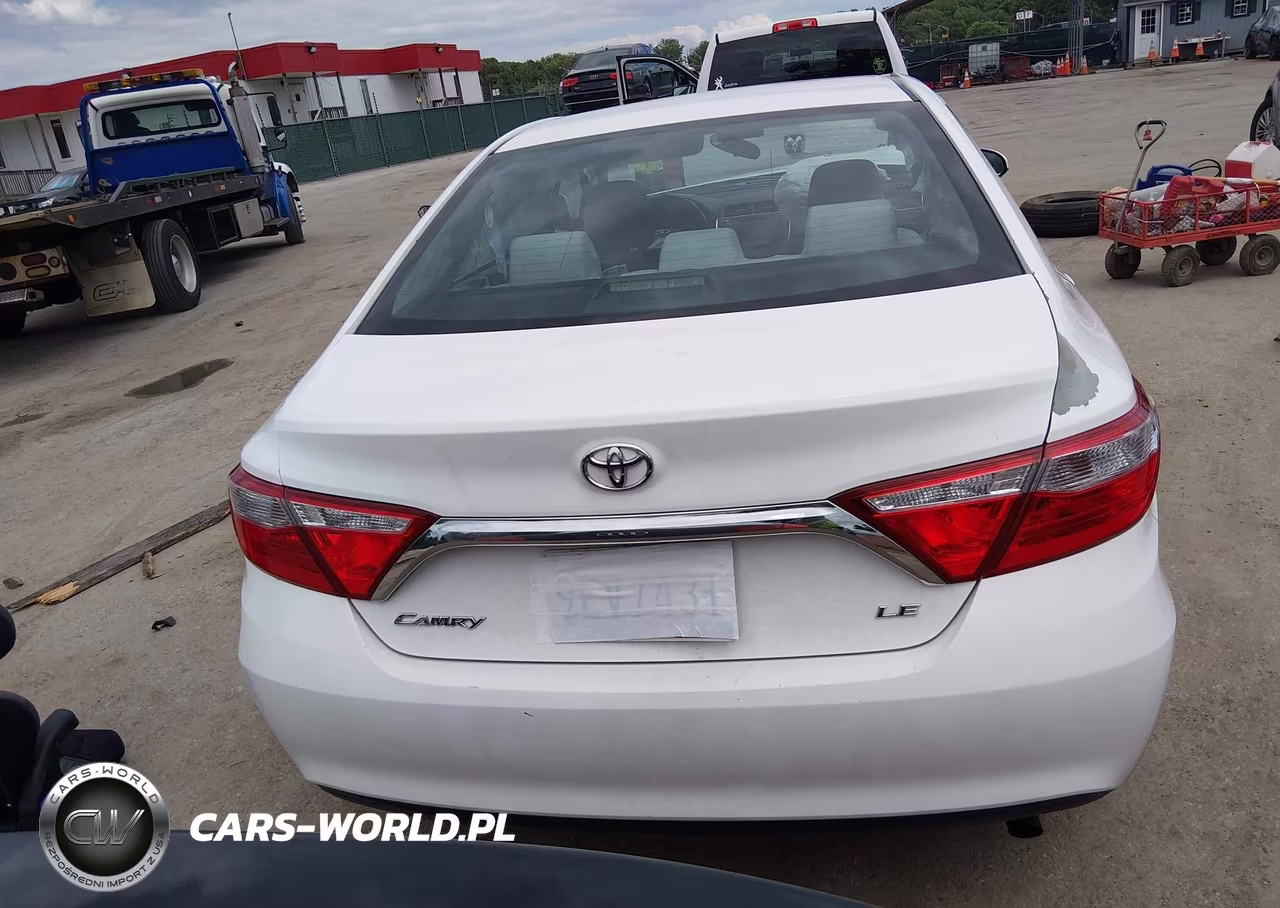 2016 Toyota Camry Le VIN:4T4BF1FK4GR571761 - 17