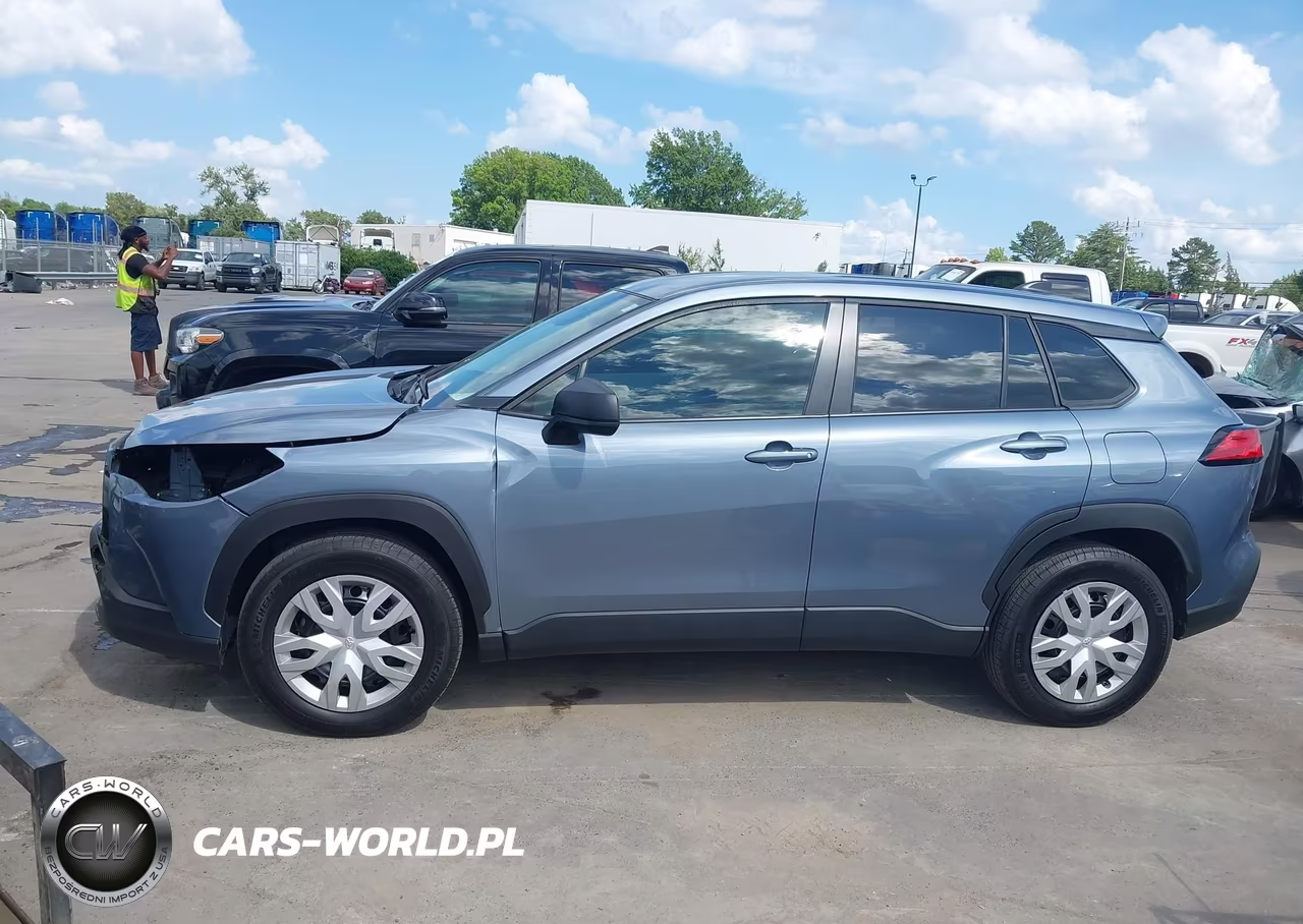 2024 Toyota Corolla Cross L VIN:7MUAAAAG2RV076421 - 14