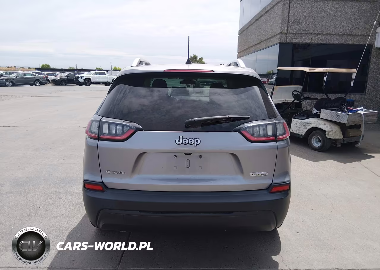 2019 Jeep Cherokee Latitude 4X4 VIN:1C4PJMCB5KD486669 - 16