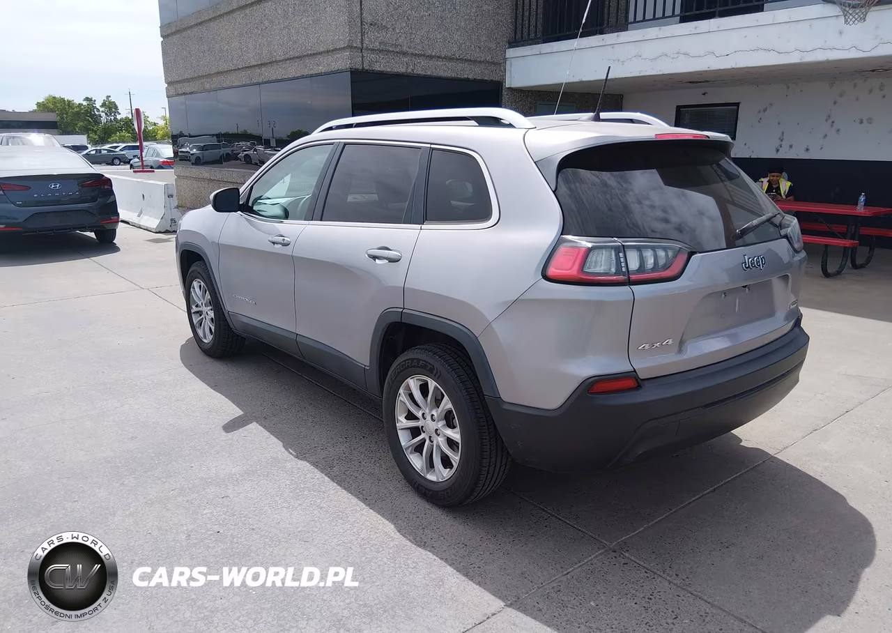 2019 Jeep Cherokee Latitude 4X4 VIN:1C4PJMCB5KD486669 - 3