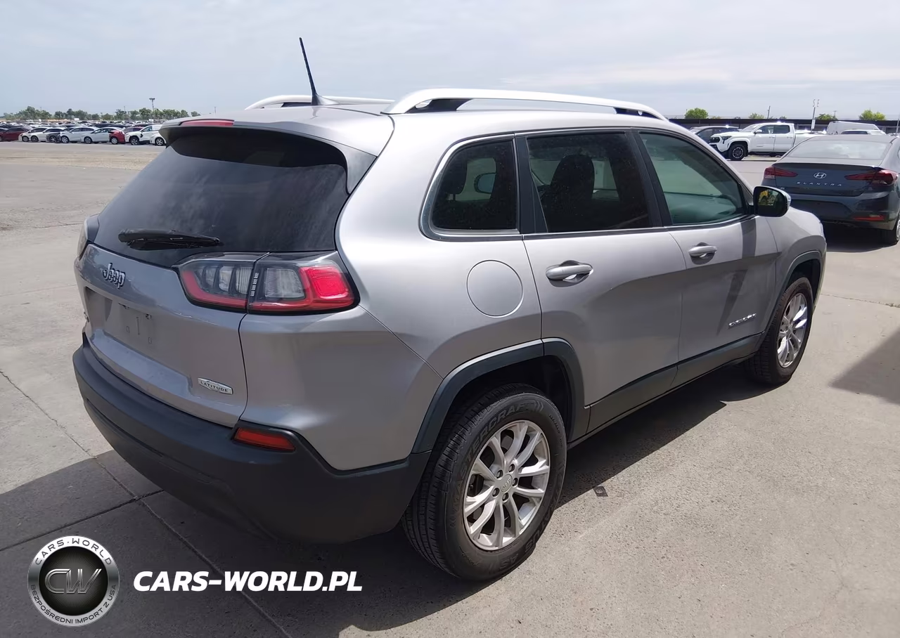 2019 Jeep Cherokee Latitude 4X4 VIN:1C4PJMCB5KD486669 - 4