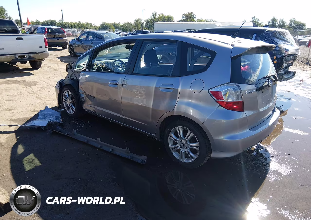 2010 Honda Fit Sport VIN:JHMGE8H69AC023833 - 3