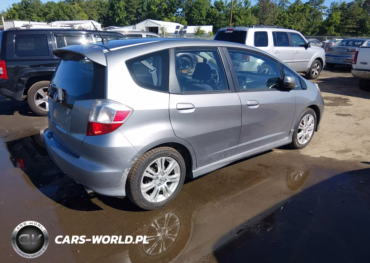 2010 Honda Fit Sport VIN:JHMGE8H69AC023833 - 4