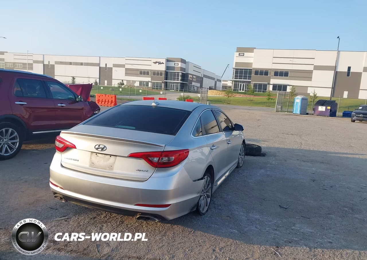 2016 Hyundai Sonata Sport VIN:5NPE34AF6GH268054 - 4