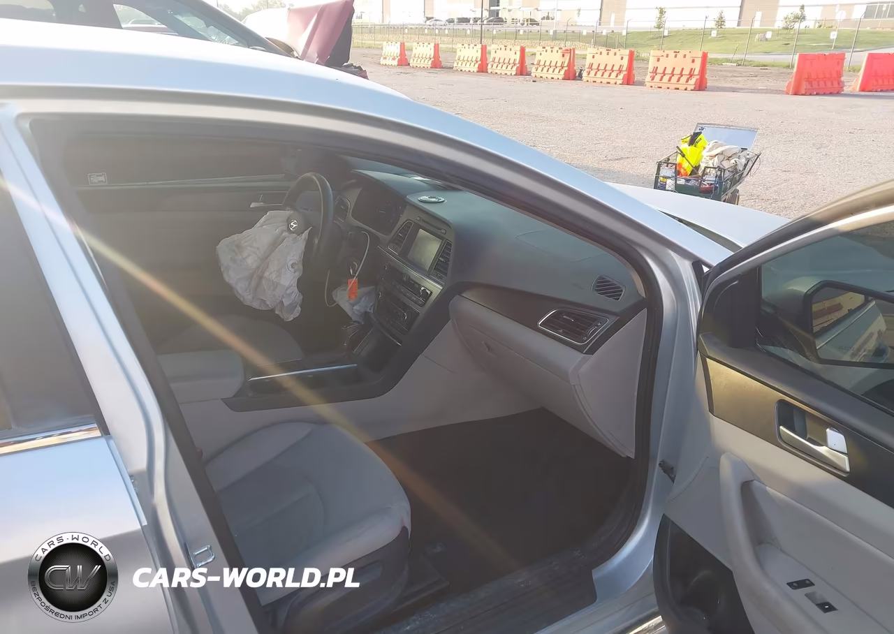 2016 Hyundai Sonata Sport VIN:5NPE34AF6GH268054 - 5
