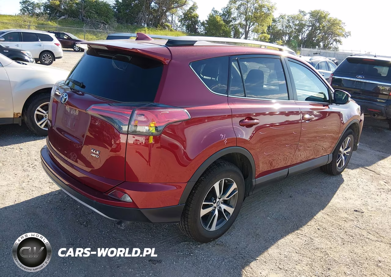 2018 Toyota Rav4 Xle VIN:2T3RFREV3JW715737 - 4
