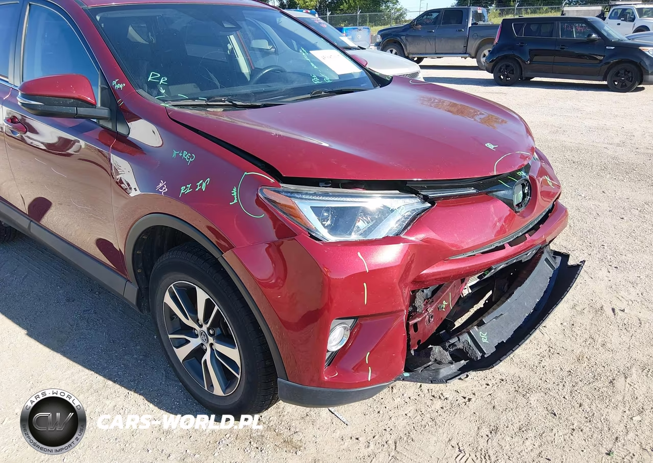 2018 Toyota Rav4 Xle VIN:2T3RFREV3JW715737 - 6