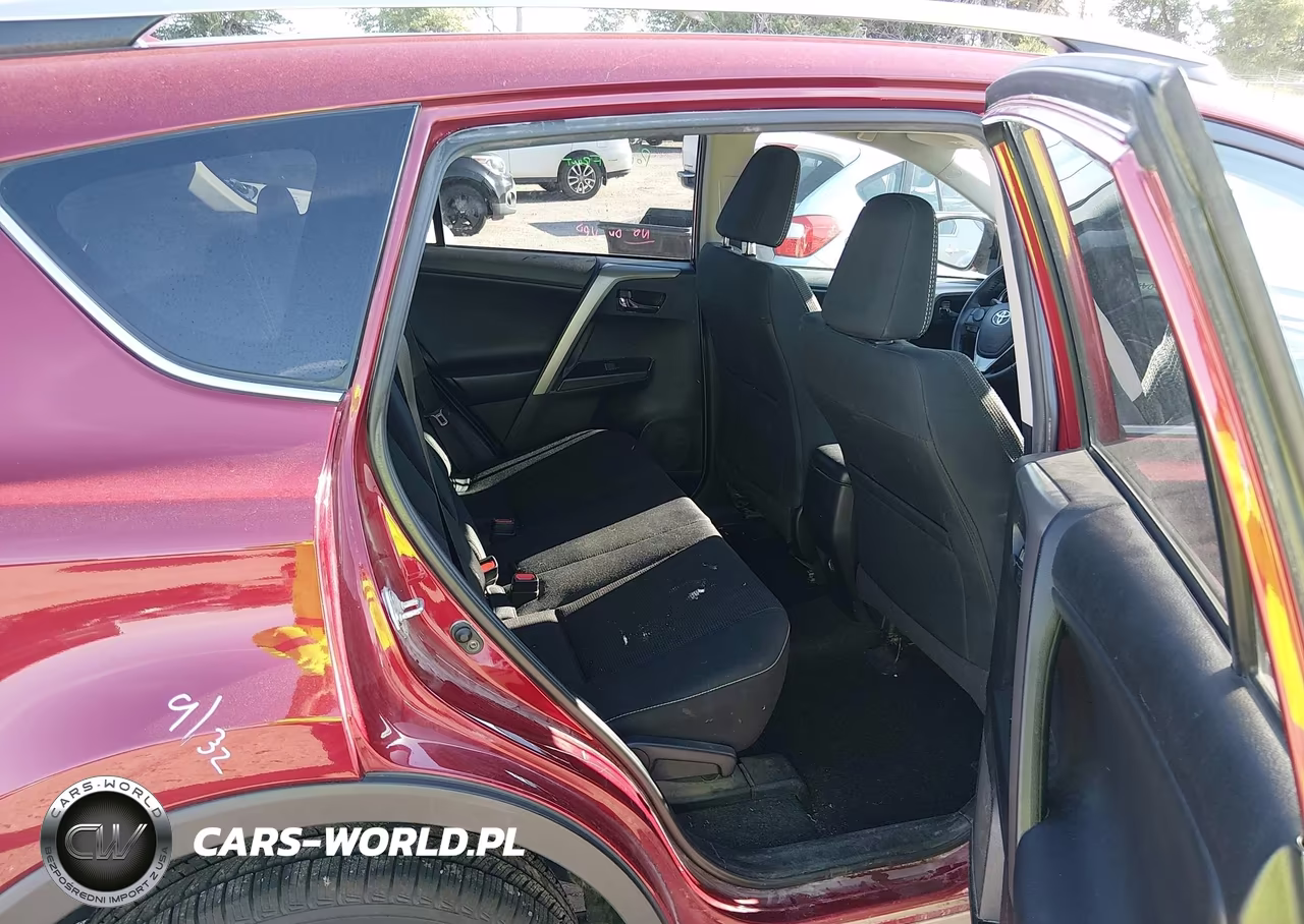 2018 Toyota Rav4 Xle VIN:2T3RFREV3JW715737 - 8