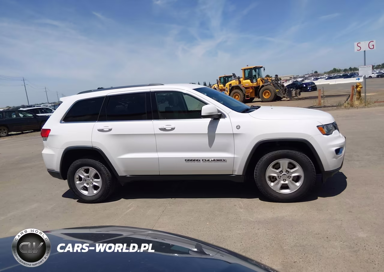 2017 Jeep Grand Cherokee Laredo 4X4 VIN:1C4RJFAGXHC891444 - 13