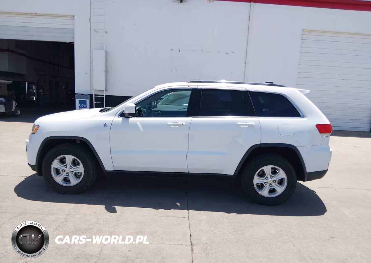 2017 Jeep Grand Cherokee Laredo 4X4 VIN:1C4RJFAGXHC891444 - 14