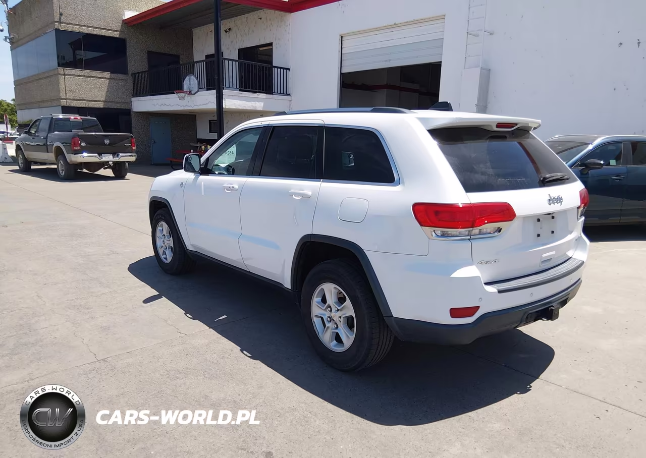 2017 Jeep Grand Cherokee Laredo 4X4 VIN:1C4RJFAGXHC891444 - 3