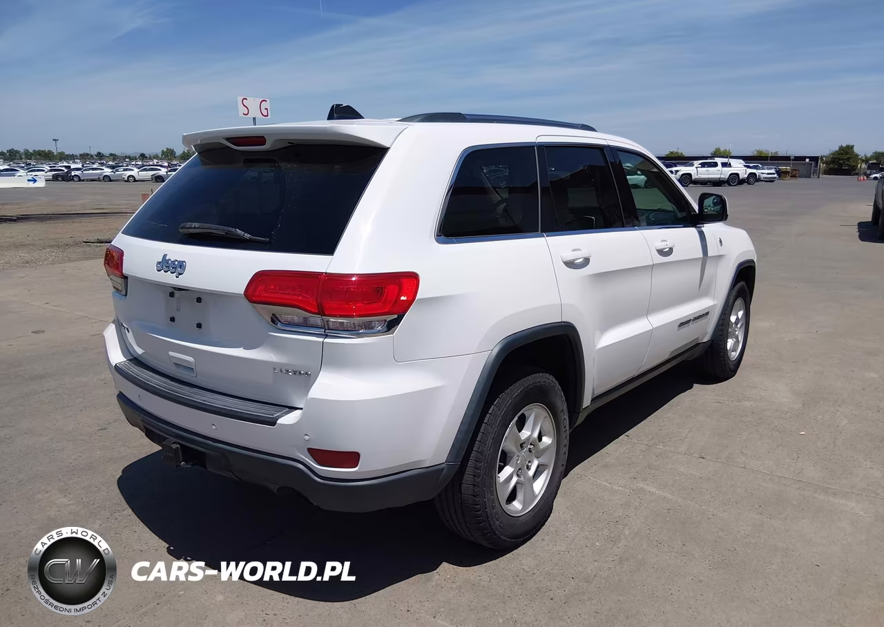 2017 Jeep Grand Cherokee Laredo 4X4 VIN:1C4RJFAGXHC891444 - 4