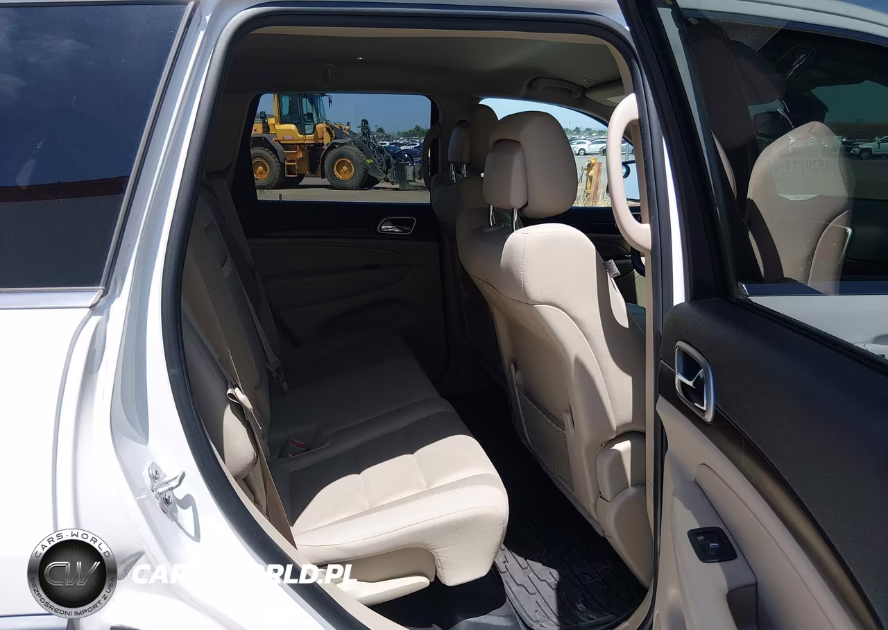 2017 Jeep Grand Cherokee Laredo 4X4 VIN:1C4RJFAGXHC891444 - 8